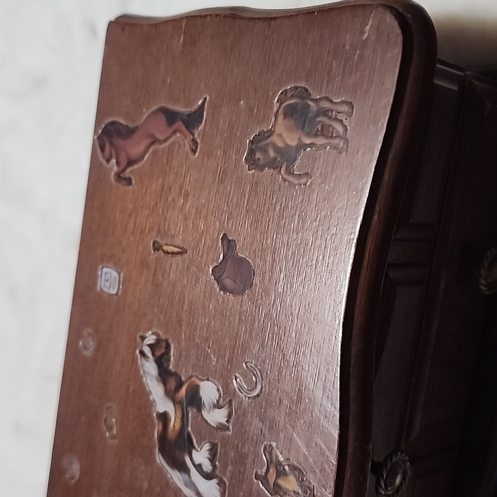 VINTAGE  WOODEN  JEWELRY BOX WITH MIRROR AND LID. HORSE 🐎 STICKERS. - Picture 3 of 11